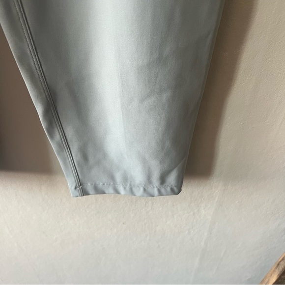 Lululemon Grey Stretch High Rise Cropped Pants size 6 - Picture 4 of 6